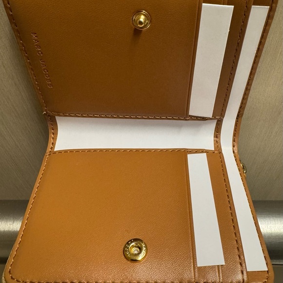 Marc Jacobs THE WALLET Tan Leather Wallet 100% Authentic 9cc with zipper, NWT - Picture 3 of 4